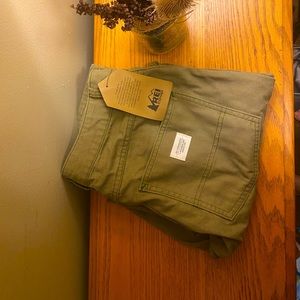 Womens REI outdoor work pants sz 8